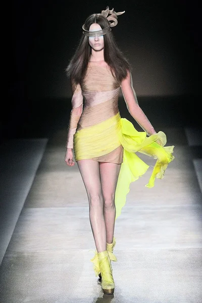 Look 1